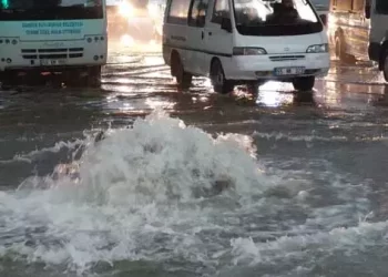 AFAD uyarmıştı! Samsun’u sel vurdu