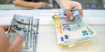 Yurt dışındaki öğrencilerin burs ücretleri artırıldı