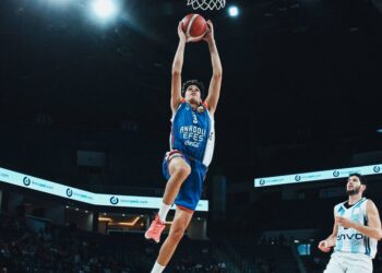 Anadolu Efes sezona galibiyetle başladı!