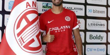 Antalyaspor Ramzi Safuri’yi transfer etti!