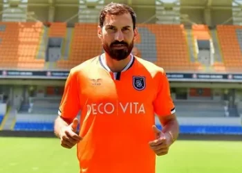 Başakşehir Şener Özbayraklı ile yollarını ayırdı!