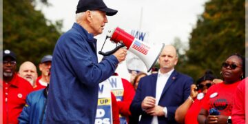 ABD’de Bir İlk! Joe Biden Grev Ziyaretinde Bulundu!