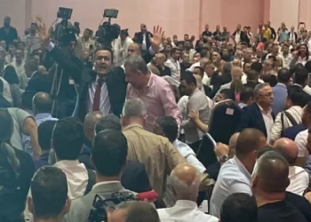 CHP İzmir İl Kongresi’nde şiddet olayları patlak verdi! Tunç Soyer olayların ortasında kaldı