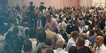 CHP İzmir İl Kongresi’nde şiddet olayları patlak verdi! Tunç Soyer olayların ortasında kaldı