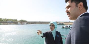 Emine Erdoğan, Van Gölü’nün korunmasıyla ilgili bilgi edindi