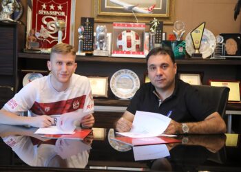 Fenerbahçe Burak Kapacak’ı Sivasspor’a kiraladı!