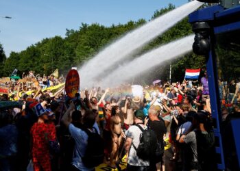 Hollanda’da 2 bine yakın kişi gözaltına alındı