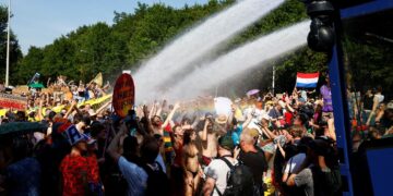 Hollanda’da 2 bine yakın kişi gözaltına alındı