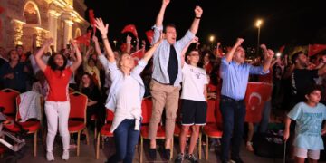 İstanbul’da Türk bayrakları ile şampiyonluk kutlaması