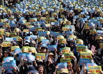 Güney Kore’de öğretmenler, veli zorbalığına karşı sokaklarda mücadele ediyor