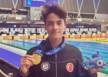Milli yüzücü Kuzey Tunçelli, gençlerde dünya şampiyonu oldu