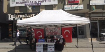 Muş’ta HDP il binası önünde evlat nöbeti devam ediyor