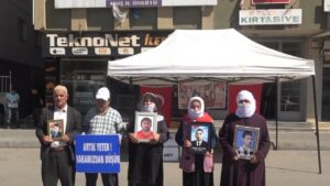 mus ta hdp il binasi onunde evlat nobeti devam ediyor1 habermeydan
