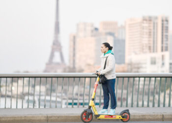 Paris’te elektrikli scooterlar artık kullanılmıyor