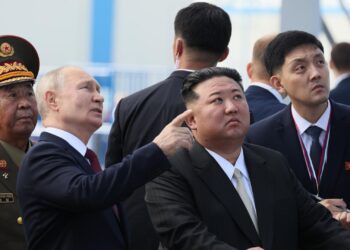 Putin, Kuzey Kore lideri Kim ile görüştü Putin, Kuzey Kore lideri Kim ile görüştü