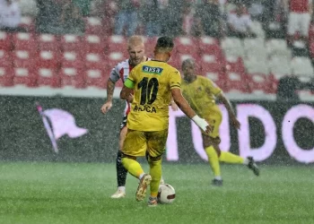 Samsunspor – İstanbulspor maçı tatil edildi!