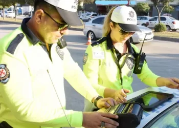 İstanbul Taksim’de trafik polisleri taksicileri denetledi