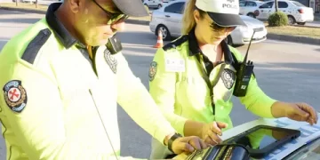 İstanbul Taksim’de trafik polisleri taksicileri denetledi