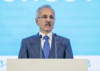 Bakan Uraloğlu açıkladı: Basra Körfezi’ni Türkiye üzerinden Avrupa’ya bağlayacağız Bakan Uraloğlu açıkladı: Basra Körfezi’ni Türkiye üzerinden Avrupa’ya bağlayacağız