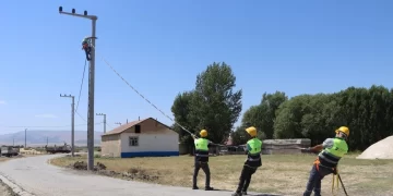 VEDAŞ Muş’un kırsal bölgelerine yatırımlarını sürdürüyor