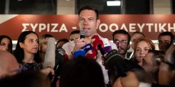 Yunanistan’da seçimi kaybeden muhalefet lideri değişikliğe gitti! Üyeler, delegeler tarafından değil, liderlerini seçti