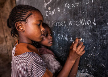 Kenya’da belirlenemeyen hastalık nedeniyle 95 öğrenci yürüyemiyor