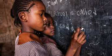 Kenya’da belirlenemeyen hastalık nedeniyle 95 öğrenci yürüyemiyor