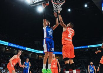 Anadolu Efes 77-73 Valencia