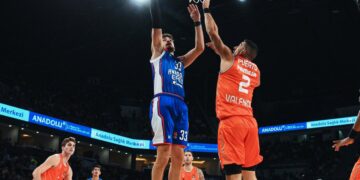 Anadolu Efes 77-73 Valencia