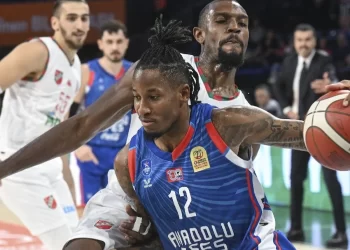 Anadolu Efes, Pınar Karşıyaka’yı rahat geçti!