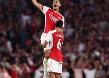 Arsenal Manchester City’yi devirdi!