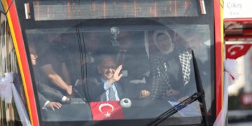 Bakan Özhaseki Kayseri’de raylı taşıma sistemi açılışına katıldı
