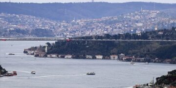 İstanbul Boğazı’nda gemi trafiği geçici olarak durdu