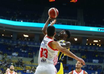 Fenerbahçe Beko Bahçeşehir Koleji’ni farklı yendi!