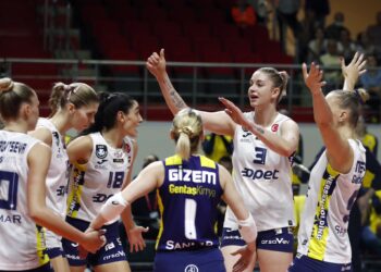 Fenerbahçe Opet, Aydın BŞB’ye set vermedi!