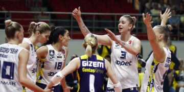 Fenerbahçe Opet, Aydın BŞB’ye set vermedi!