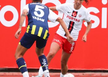 Fenerbahçe Petrol Ofisi evinde kaybetti!