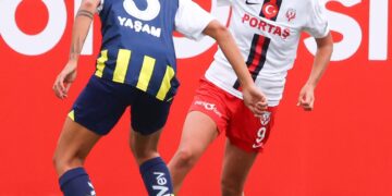 Fenerbahçe Petrol Ofisi evinde kaybetti!