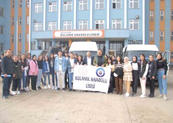 Geri Dönüşüm sınavını kazanan öğrencilerin ödülü, geri dönüşüm tesisi gezisi!