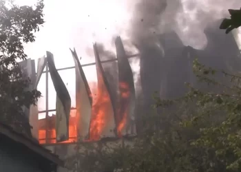 Küçükçekmece’de kimyasal madde deposunda yangın!