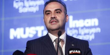 Bakan Kacır açıkladı: Güneş paneli üretiminde başarılarımız ortada