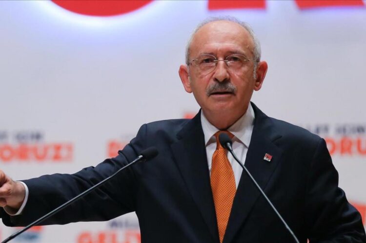 Cumhuriyet Halk Partisi’nin (CHP) eski Genel Başkanı Kemal Kılıçdaroğlu, sosyal medya üzerinden yaptığı açıklamada, partisinin olağanüstü kurultayında genel başkan adayı olmayacağını duyurdu.