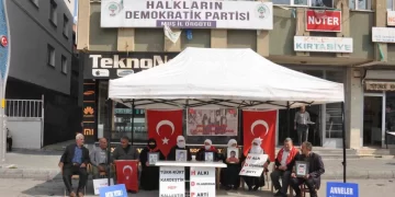 Muş’ta Acılı aileler evlat nöbetine devam ediyor!