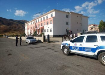 Muş’ta güvenlik güçleri okul çevrelerinde sıkı denetim yaptı!