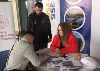 Muş’ta üniversite öğrencileri otogarda karşılandı!