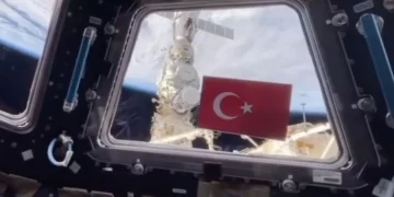 Rus kozmonot Oleg Artemyev Cumhuriyet’in 100. yılını uzaydan kutladı