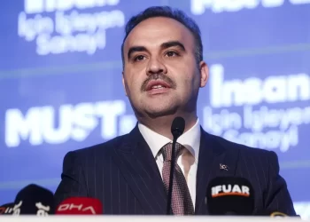 Bakan Kacır duyurdu: Türk sanayisi yatırım yapıyor!