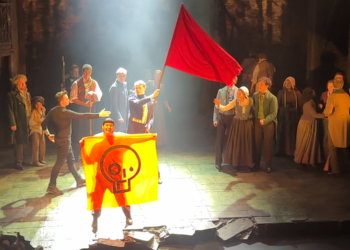 Londra’da iklim aktivistleri Sefiller müzikalini durdurdu, beş kişi gözaltına alındı