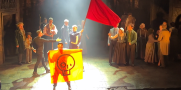 Londra’da iklim aktivistleri Sefiller müzikalini durdurdu, beş kişi gözaltına alındı