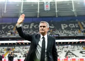 Şenol Güneş istifa etti, Beşiktaş olağanüstü seçim kararı aldı! Şenol Güneş istifa etti, Beşiktaş olağanüstü seçim kararı aldı!